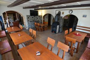 Restaurant o un lloc per menjar a Penzion "U Krkovičky"