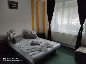 Posteľ alebo postele v izbe v ubytovaní Fox Apartmanok