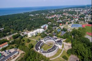 an aerial view of a building near the ocean at Poilsio namai "Vyturys" in Palanga