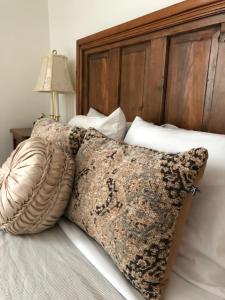 Postel nebo postele na pokoji v ubytování AUBERGE Knowlton