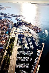 Общий вид на море или вид на море из дома для отпуска