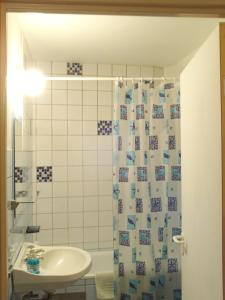 Ванная комната в Charleroi Apartotel Des Jardins De La Fontaine Qui Bout
