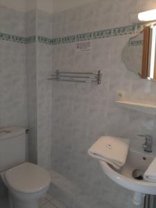 Koupelna v ubytování Home des Pins SARL