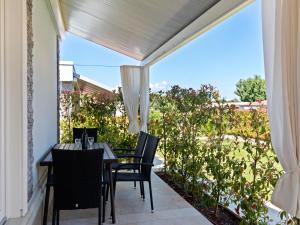 Balkon lub taras w obiekcie Mobile Home in Banjole near the Beach