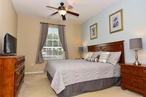 A bed or beds in a room at The Windsor Hills Resort Condos by Florida Star Vacations