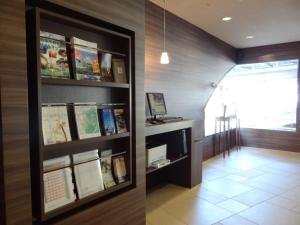 a room with a book shelf filled with books at Hotel Il Credo Gifu - Vacation STAY 84631 in Gifu +13 photos