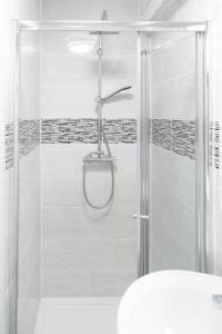 Phòng tắm tại Cheetham Hills Apartments