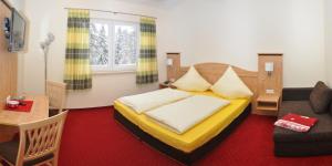 Tempat tidur dalam kamar di Pension Waldschloesschen
