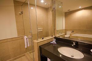 Ein Badezimmer in der Unterkunft Hotel Diradja