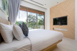 TV a/nebo společenská místnost v ubytování Himmapana Villas - Terraces - SHA Extra Plus