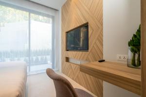 TV a/nebo společenská místnost v ubytování Himmapana Villas - Terraces - SHA Extra Plus
