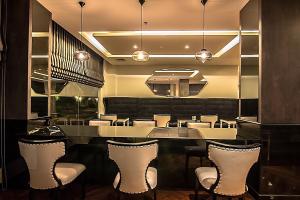 Ein Restaurant oder anderes Speiselokal in der Unterkunft Hotel Diradja 
