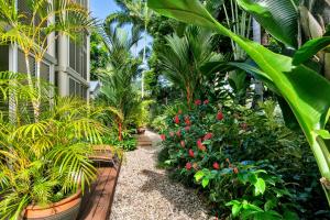 Port Douglas Apartments - Adults Only Oasis外面的花园