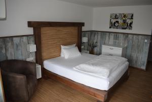 Giường trong phòng chung tại Apartments mit Klimaanlage am Neckarufer, Schöne Aussicht