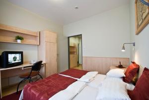 Postel nebo postele na pokoji v ubytování Hotel Kerpely