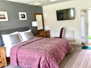
A bed or beds in a room at The Garden rooms
