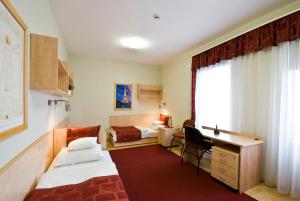 Postel nebo postele na pokoji v ubytování Hotel Kerpely