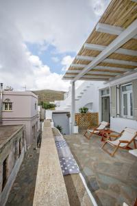 A balcony or terrace at Xατζηράδος