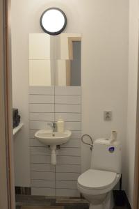 Et badeværelse på Apartmán Doupě