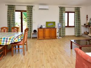 Χώρος καθιστικού στο Holiday Home Kate by Interhome