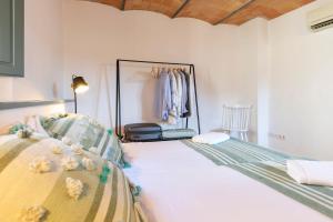 Un pat sau paturi într-o cameră la Bravissimo Raïms Penthouse