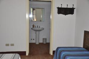 A bathroom at La Colombera in Toscana