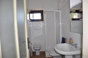 A bathroom at La Colombera in Toscana