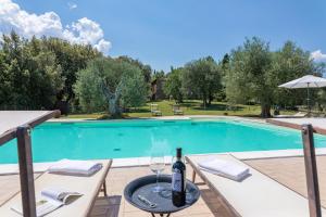 The swimming pool at or close to Villa Rachele