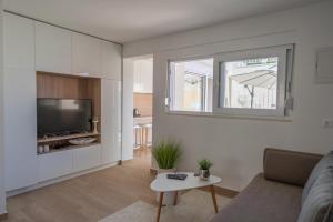 Televízia a/alebo spoločenská miestnosť v ubytovaní Apartment Portolan