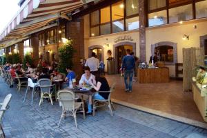 a group of people sitting at tables in a restaurant at Casa mobile-Camping Bella Italia in Peschiera del Garda
