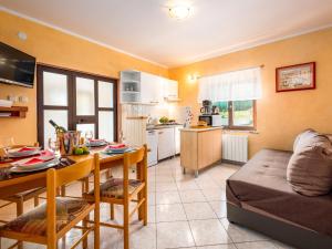 Kuchyňa alebo kuchynka v ubytovaní Holiday Home Hacienda by Interhome