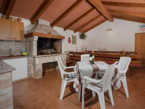 Zdjęcie z galerii obiektu Apartment Jukić-3 by Interhome w mieście Kaštelir