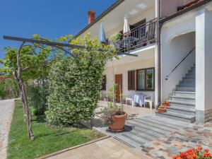 Ogród w obiekcie Apartment Jukić-3 by Interhome