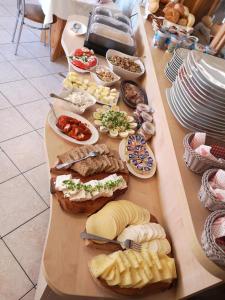 Jedlo v ubytovaní bed & breakfast alebo blízkom okolí
