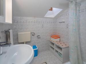 Koupelna v ubytování Apartment Jukić-4 by Interhome