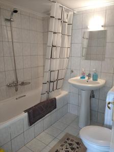 Koupelna v ubytování Kavala Home 1