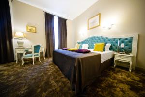Postel nebo postele na pokoji v ubytování Grand Hotel Traian