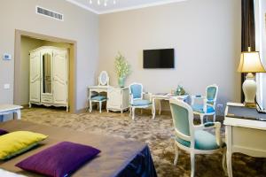 TV a/nebo společenská místnost v ubytování Grand Hotel Traian