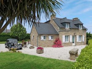 an old car parked in front of a house at Holiday Home Kernic Ty - PLC219 by Interhome in Plounévez-Lochrist