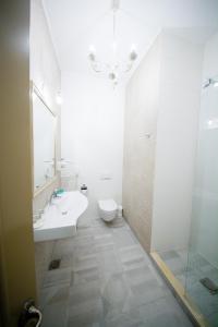 Koupelna v ubytování Grand Hotel Traian