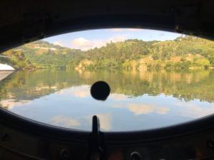 Afbeelding uit fotogalerij van AQUADOURO Yacht RADAMES - Sleep Boat Experience in Castelo de Paiva +92 foto's