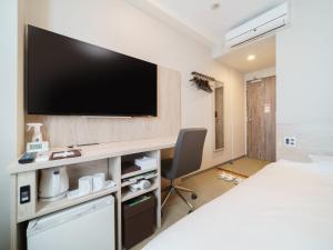 TV a/nebo společenská místnost v ubytování Super Hotel Tokyo JR Kamata Nishiguchi