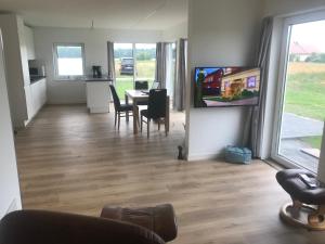 TV a/nebo společenská místnost v ubytování Haus Arendsee