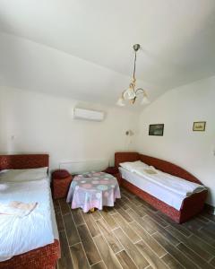 Posteľ alebo postele v izbe v ubytovaní Pellegrini Apartman