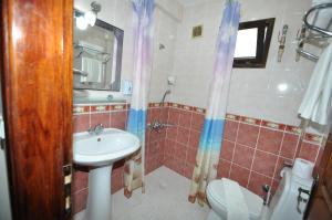 Koupelna v ubytování Defne & Zevkim Hotel