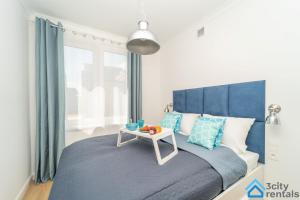 Кровать или кровати в номере Gdyński Apartament w sercu miasta