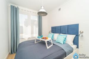 Posteľ alebo postele v izbe v ubytovaní Nowoczesny Apartament 3city w Gdyni z Parkingiem by Noclegi Renters + 3 fotografie