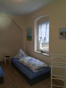 Ένα ή περισσότερα κρεβάτια σε δωμάτιο στο Ferienwohnung Alina, Limbach-Oberfrohna