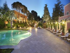 Бассейн в Relais Villa San Martino или поблизости