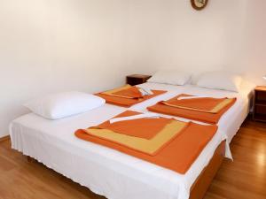 Posteľ alebo postele v izbe v ubytovaní Apartment Rudez-2 by Interhome